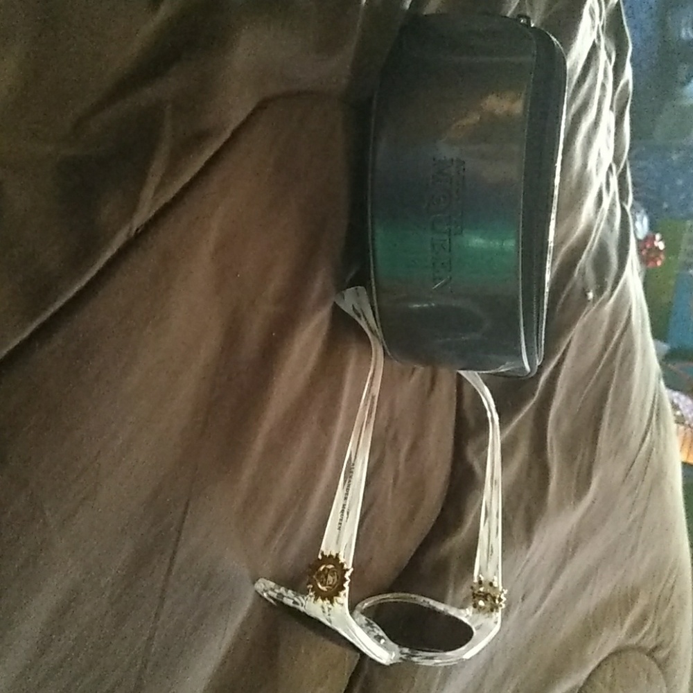 Glasses - Picture 2 of 2